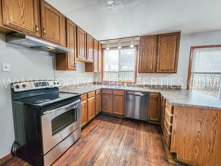 106 E Bell Ave — Photo 5