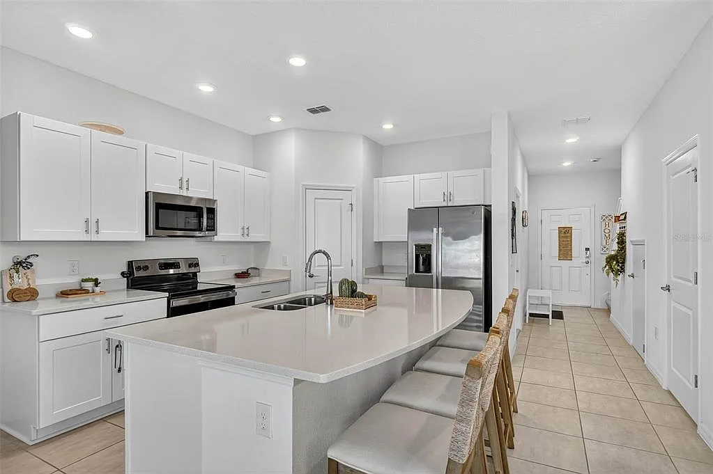 3 bed, 2.5 bath, 1550 sqft, $2,200 — Photo 4