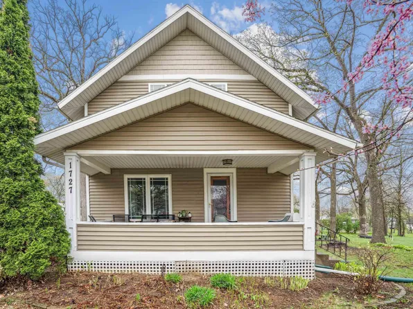 1727 Rainbow Dr, Cedar Falls, IA 50613