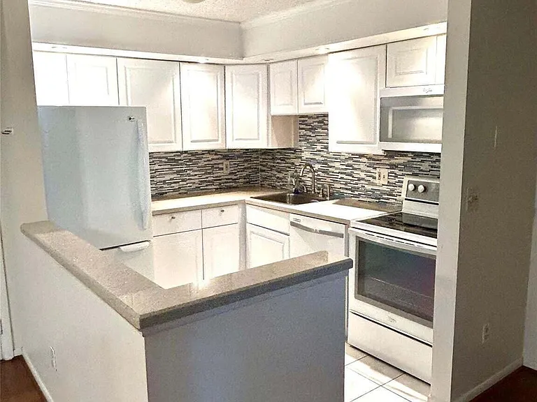 10429 E Clairmont Cir #108 — Photo 3
