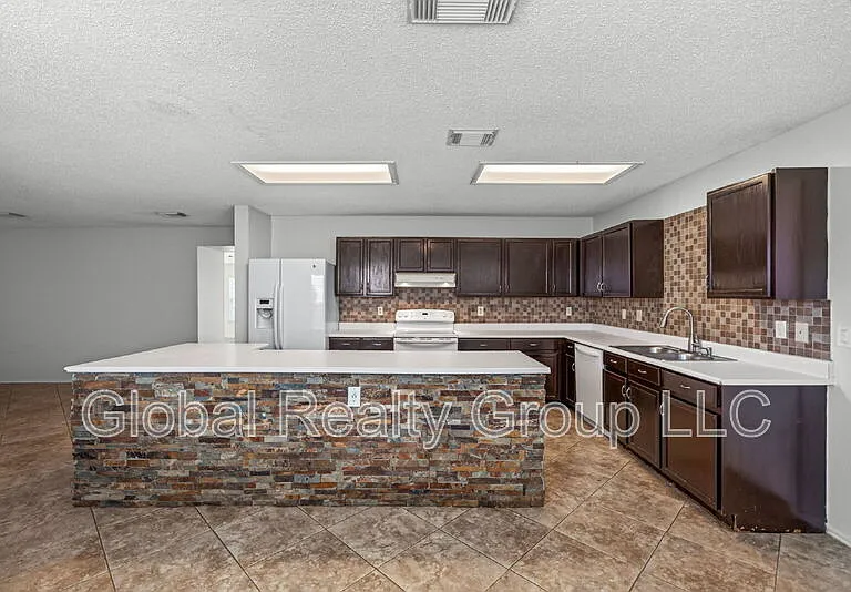 7702 Fairton Pl — Photo 17