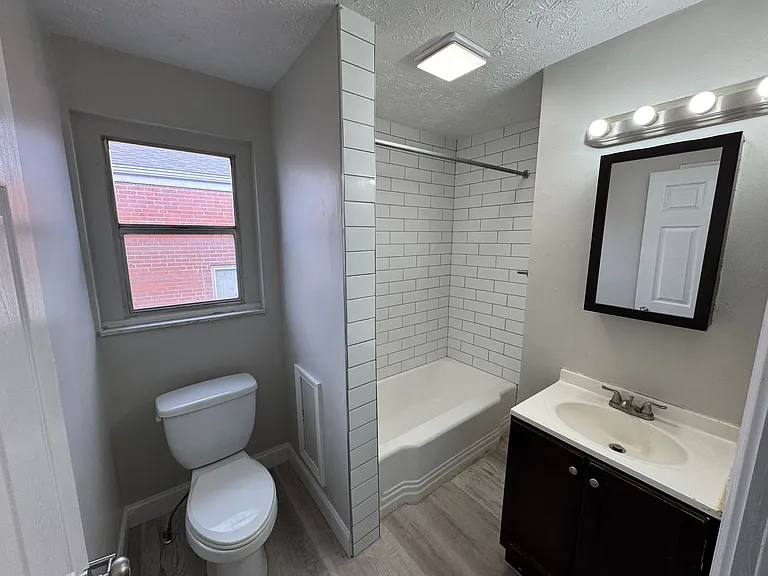 148 S Powell Ave — Photo 7