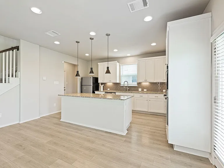 310 Rimrock Ct — Photo 11