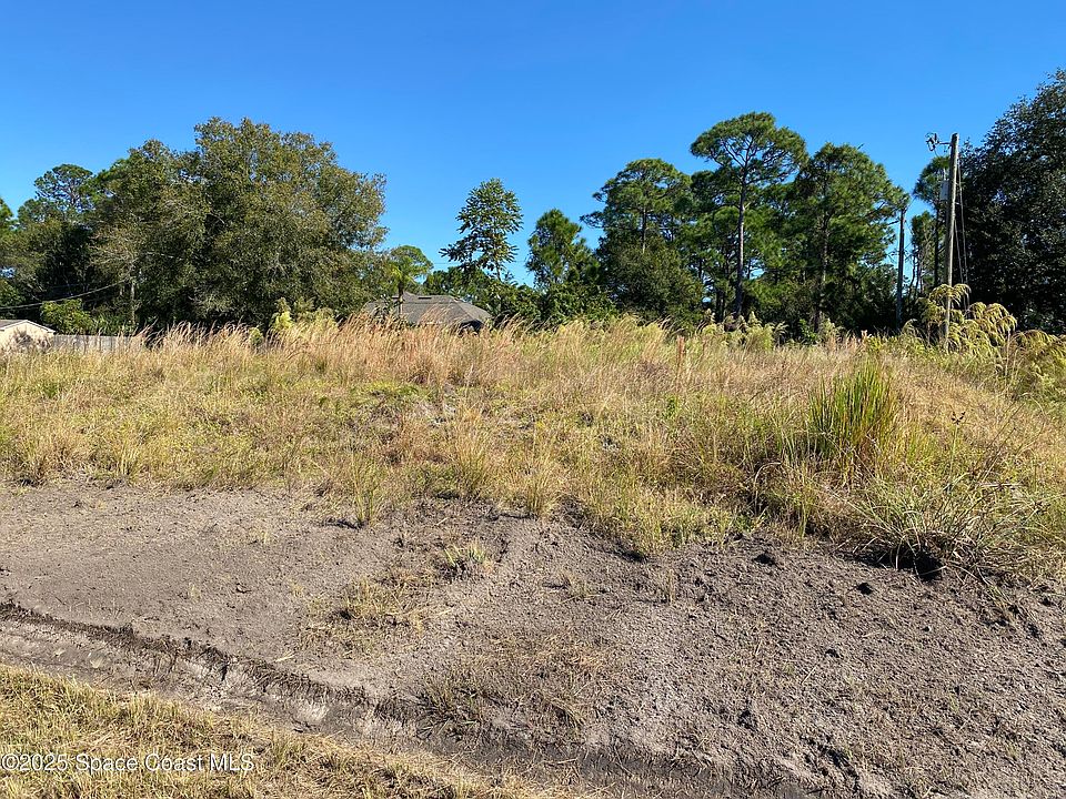 2nd image of 3024 Tropical Cir SE