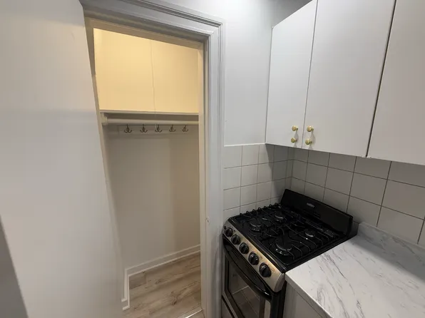 34 Beekman Place image 7 of 8