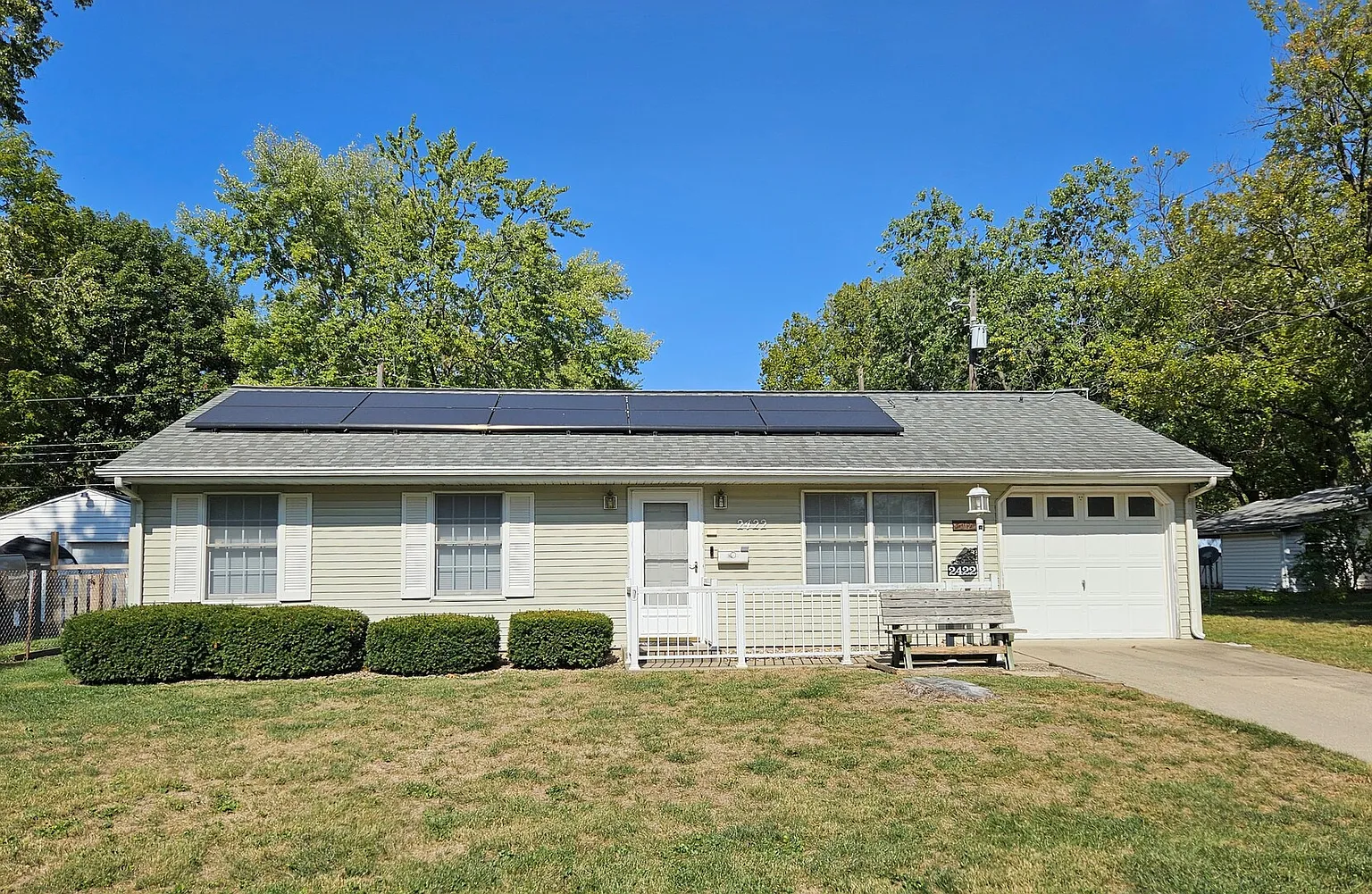 2422 E Green St photo 1