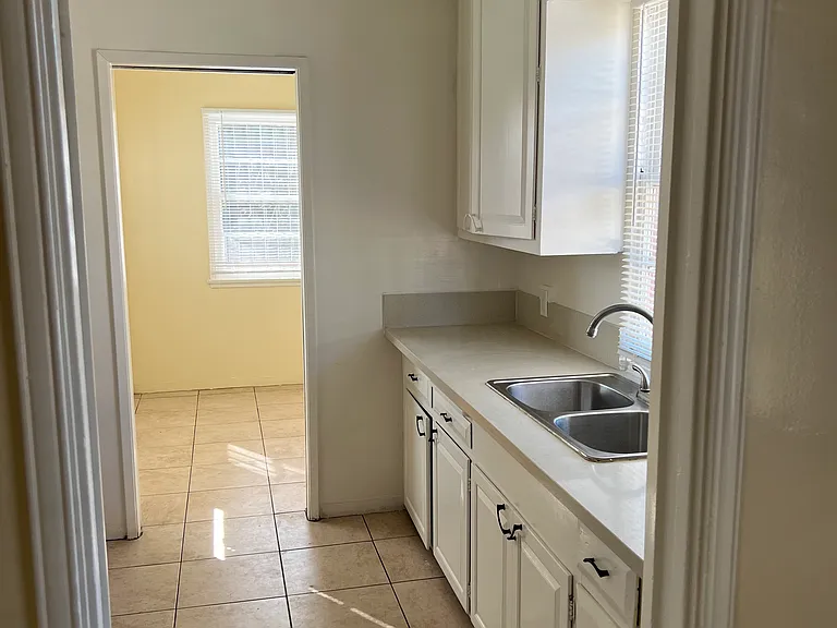 2417 Magnolia Ave #6 — Photo 9