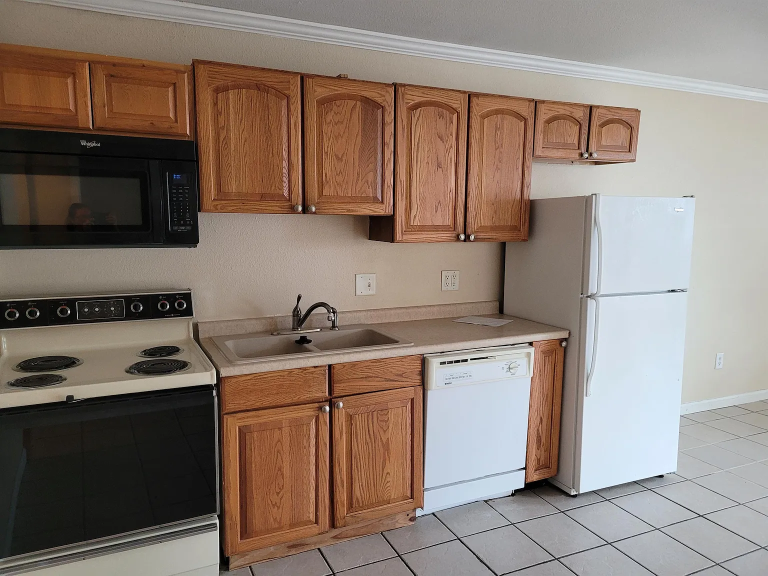711 S. Poplar St - B — Photo 2