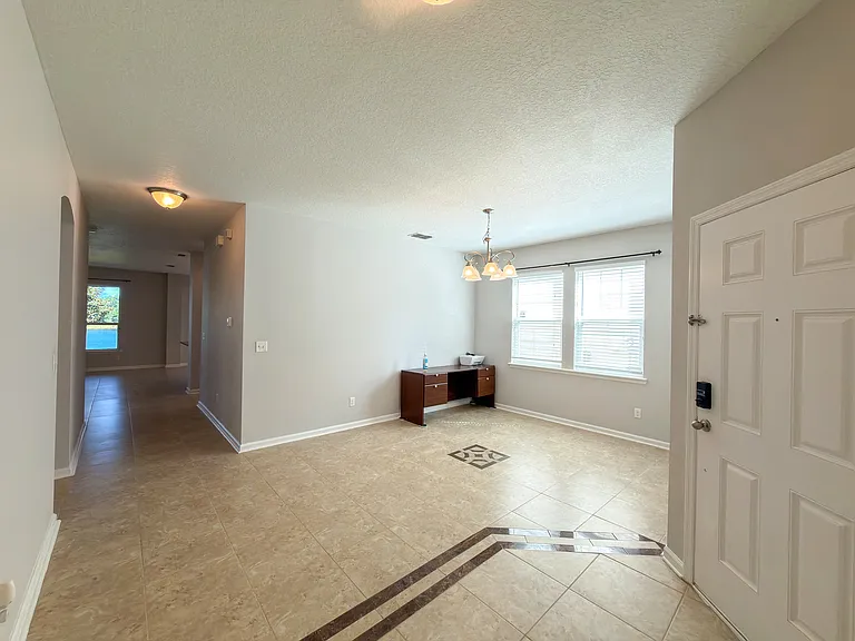 508 Howland Dr — Photo 5