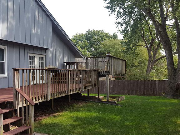 Large deck for grilling and entertaining