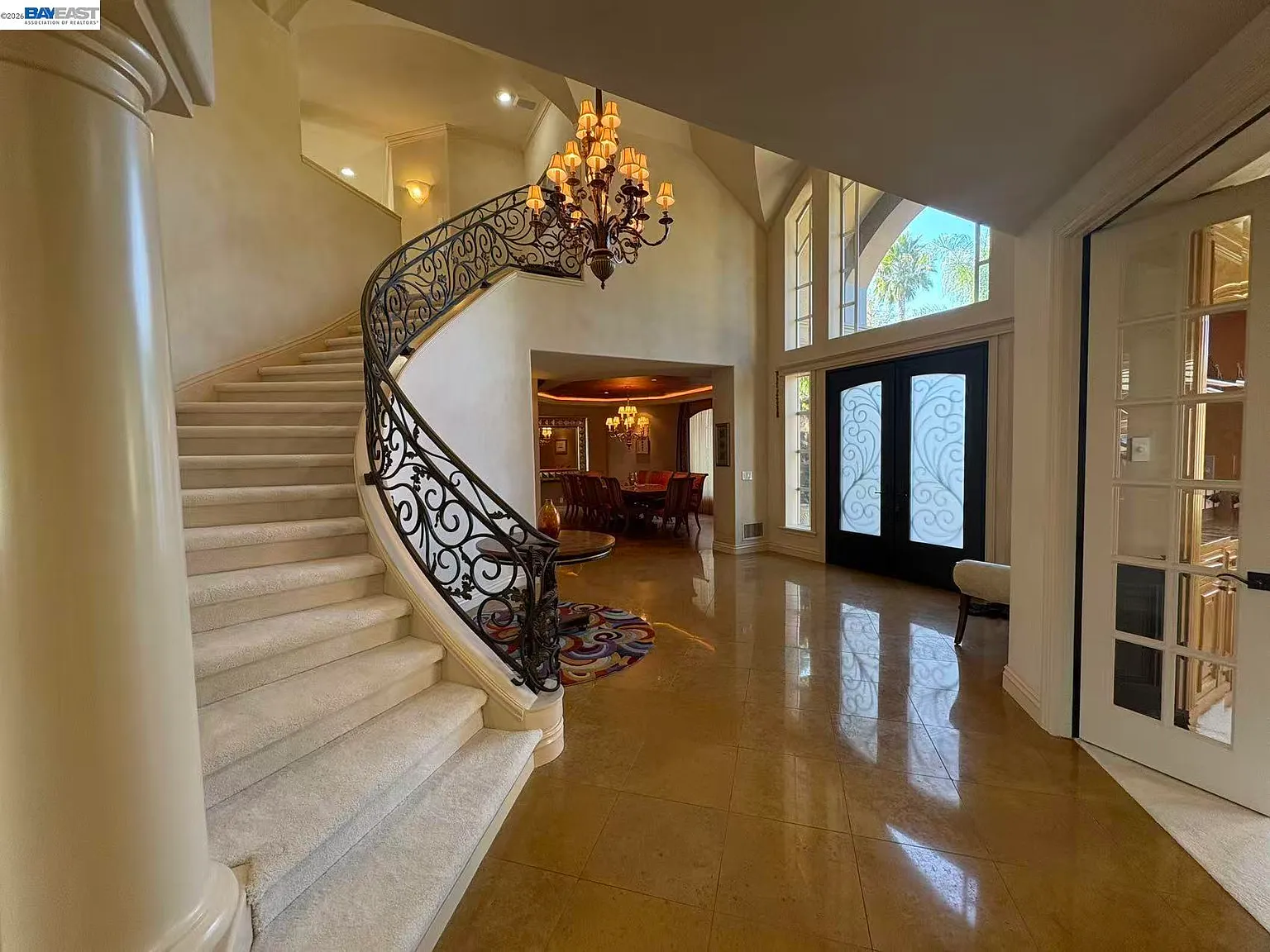 5 bed, 6383 sqft, $13,800 — Photo 4