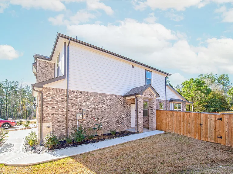107 Silver Sky Ct — Photo 4
