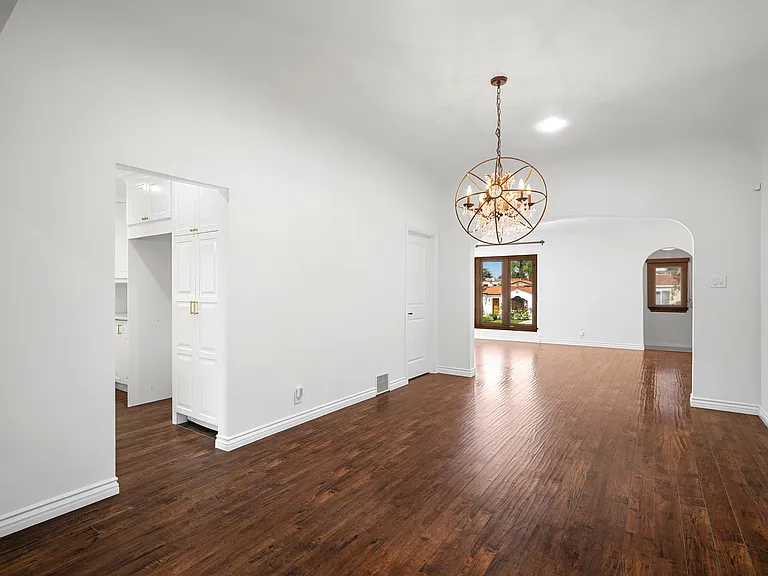 1560 Ridgeway Dr — Photo 8