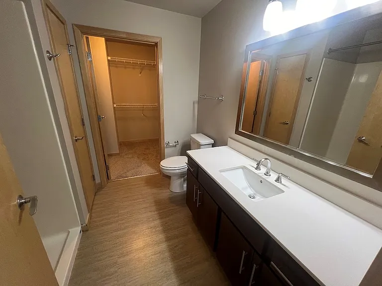 Venture Luxury High Rise — Photo 126
