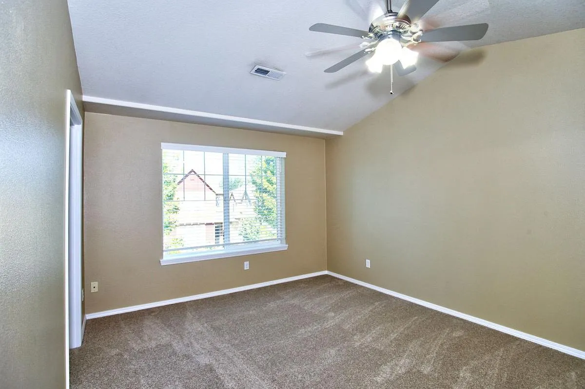 1622 SW San Mateo Ter — Photo 4