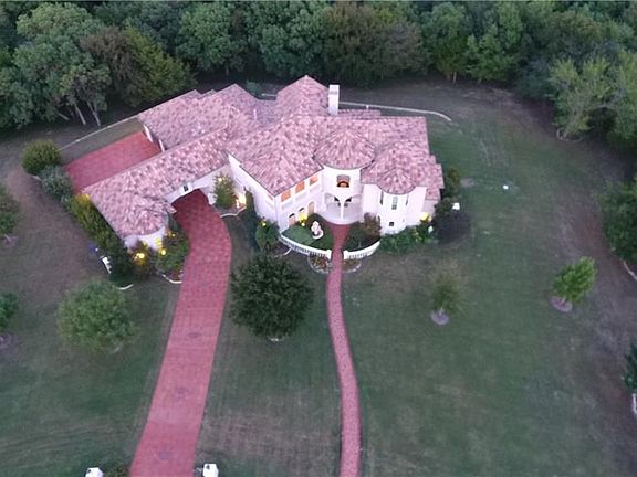 3rd image of 320 Hawkswood Dr