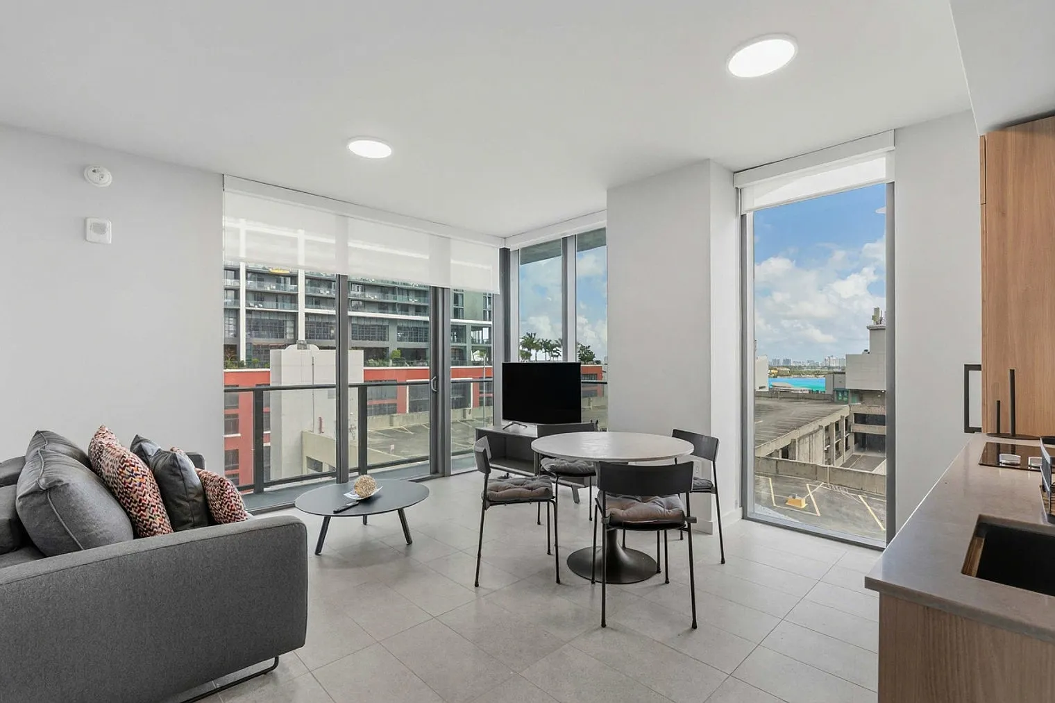 2 bed, 2.0 bath, 828 sqft, $5,556 — Photo 1