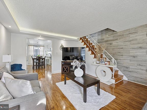 2nd image of 4537 Oakmont St