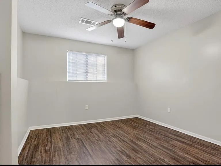 7804 N Oregon Ave — Photo 5