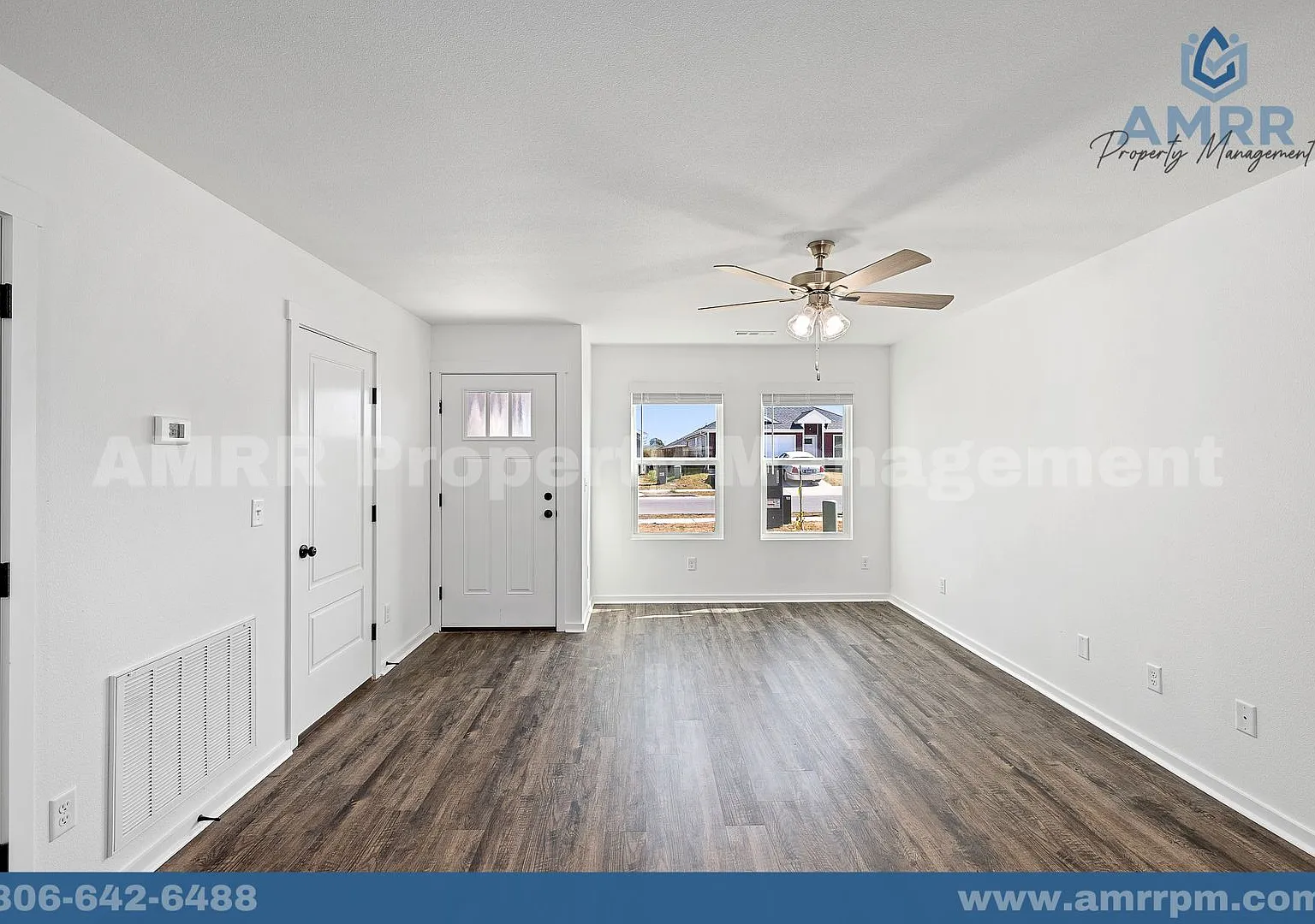 New 3 Bedroom Townhome! — Photo 4