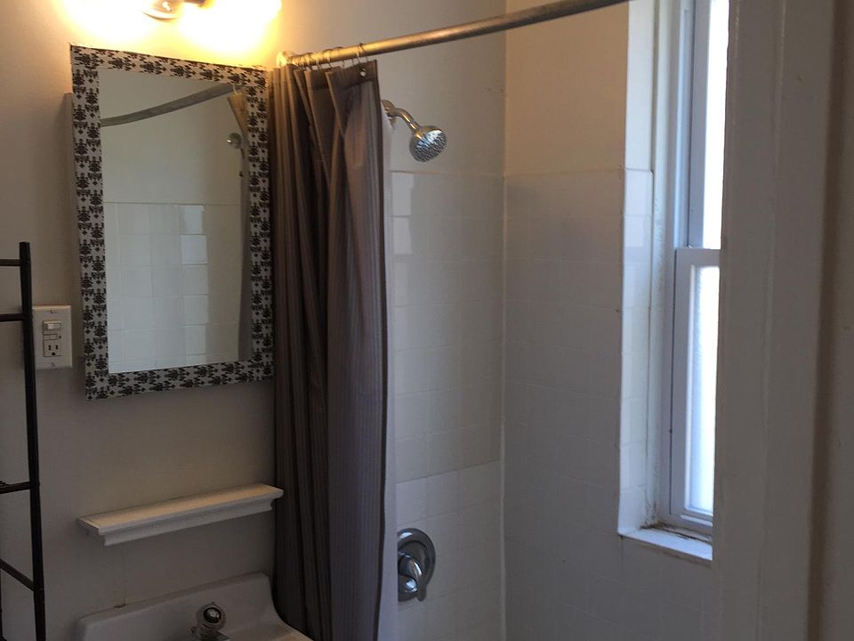 1st image of 2129 N Dayton St #Bncfy9vs1