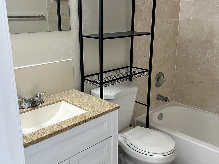1820 W 53rd St #414 — Photo 14
