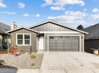 110 Hill Dr, Cathlamet, WA 98612