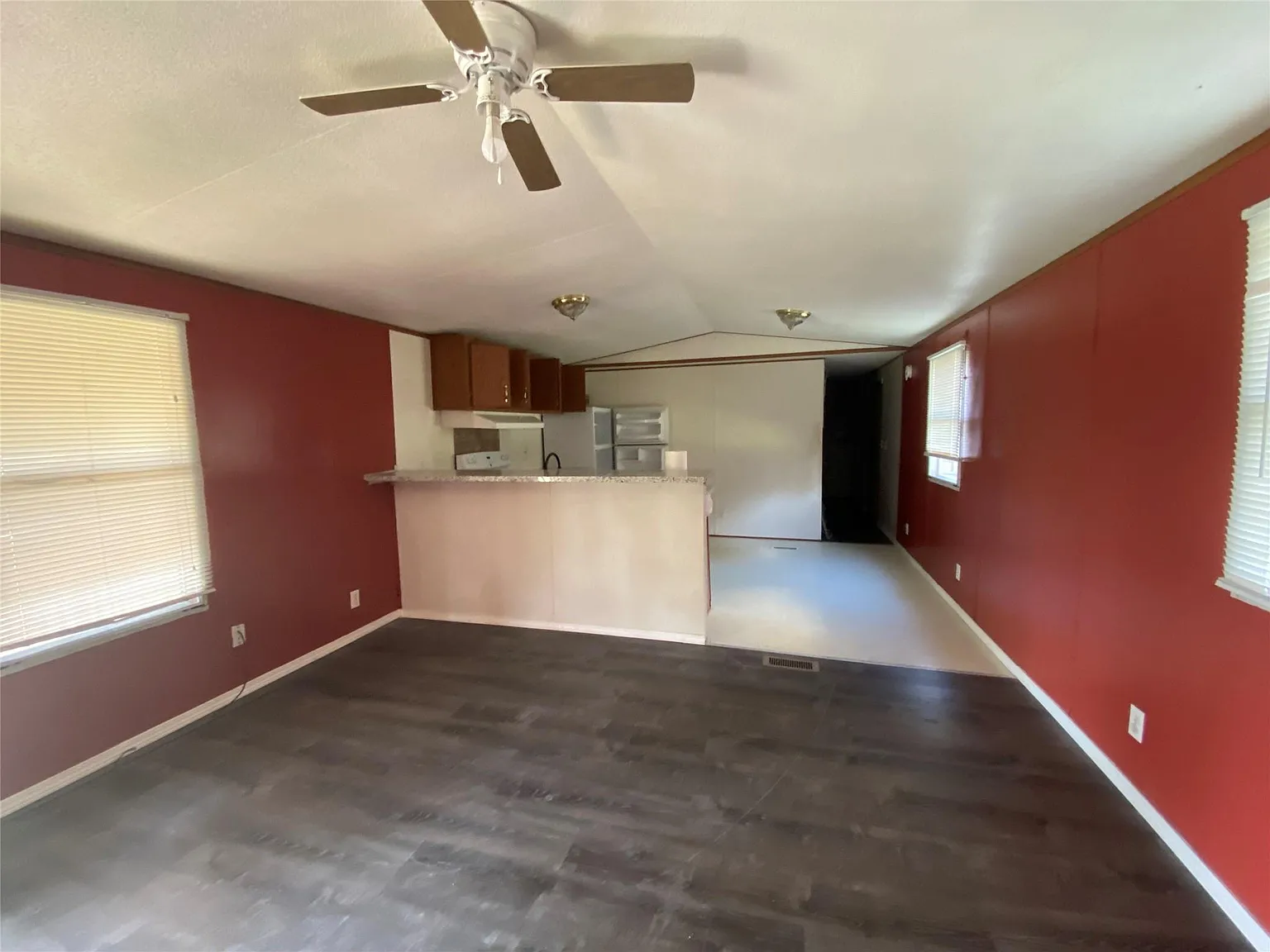 3 bed, 1.0 bath, 784 sqft, $900 — Photo 3