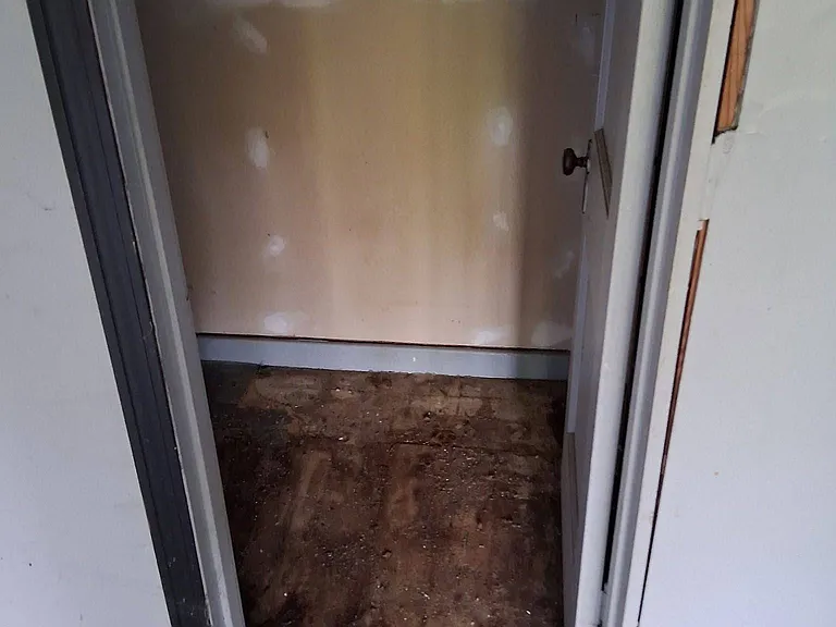 1007 N Oakley St — Photo 5