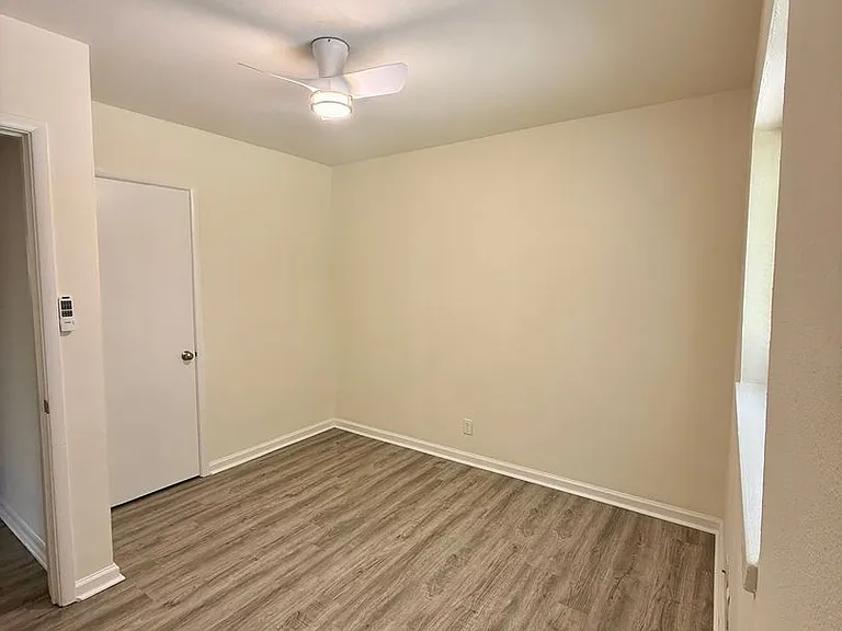 645 Brookfield Rd — Photo 17