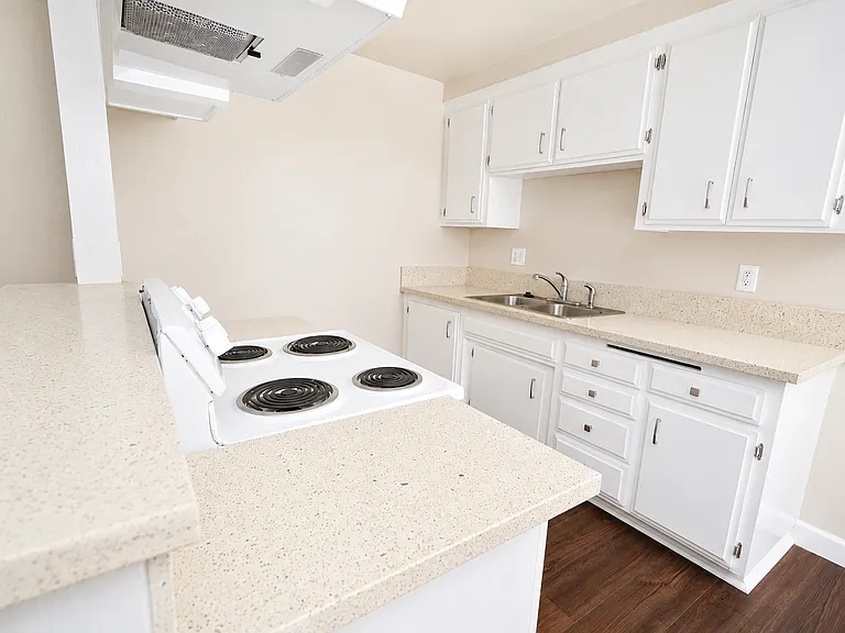 325 Stillman Ave #D — Photo 2