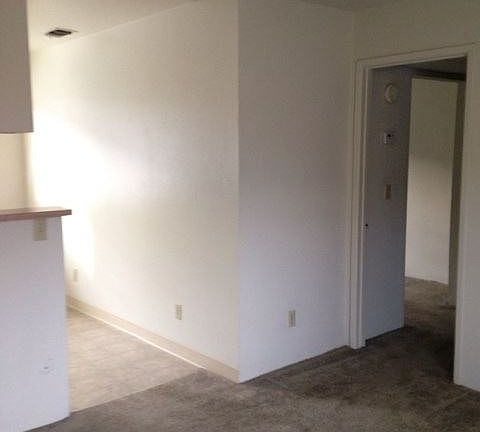 5th image of 1721 W St APT 04