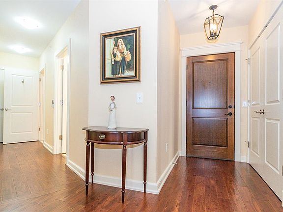 4th image of 3901 West St Unit 211