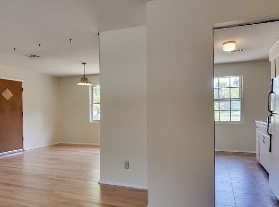 5th image of 1722 Sandalwood Dr