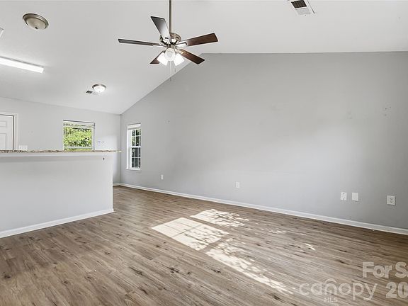 3rd image of 6421 Elgywood Ln