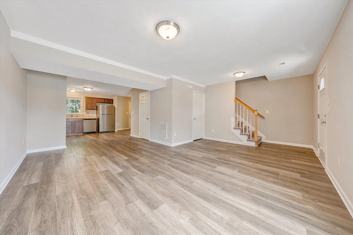 3 bed, 2.5 bath, 1408 sqft, $1,599 — Photo 3