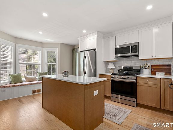 4th image of 11 Summer Brook Way #11