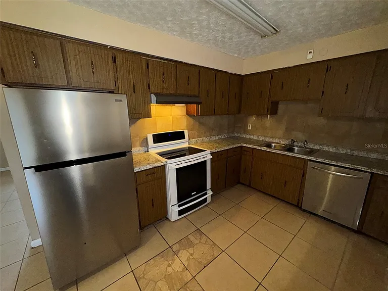 3011 E Flora St — Photo 22