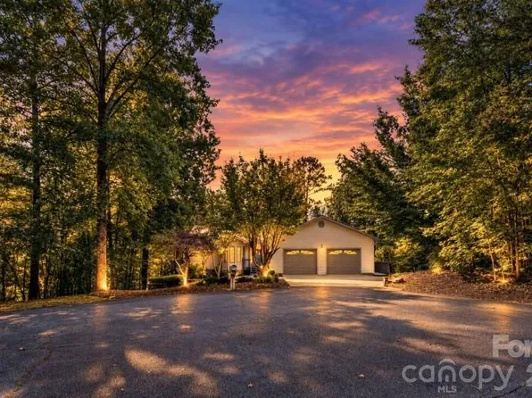 119 Rome Ct, Lake Lure, NC 28746