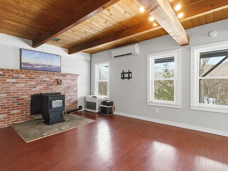 Hilltop Dr — Photo 3