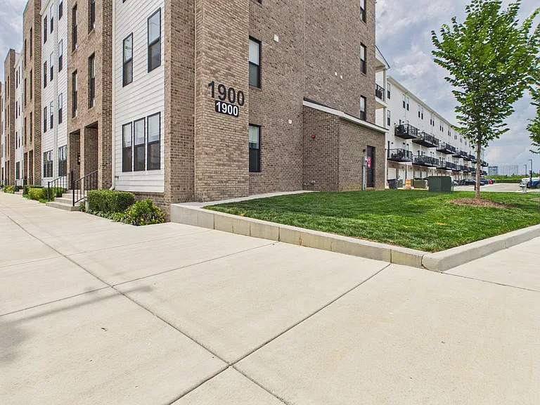 1900 Roseneath Rd #10B — Photo 25