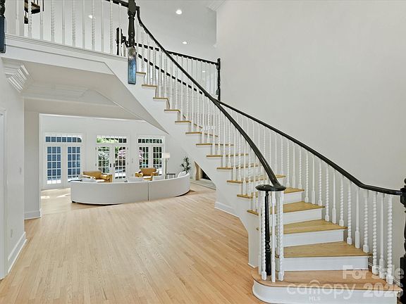 3rd image of 8226 Fairview Rd