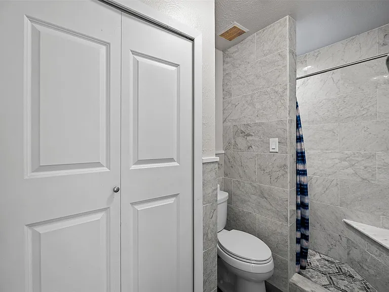 10122 Green Valley Ln — Photo 15