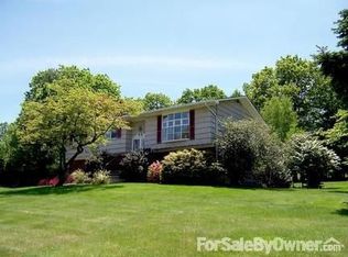 12 Foxwood Ln, Thornwood, NY 10594
