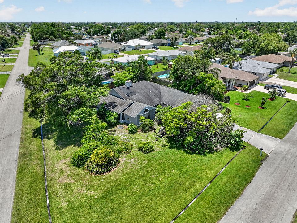 1st image of 674 SE Starfish Avenue