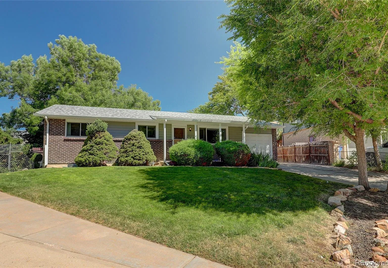 4 bed, 2106 sqft, $2,975 — Photo 4