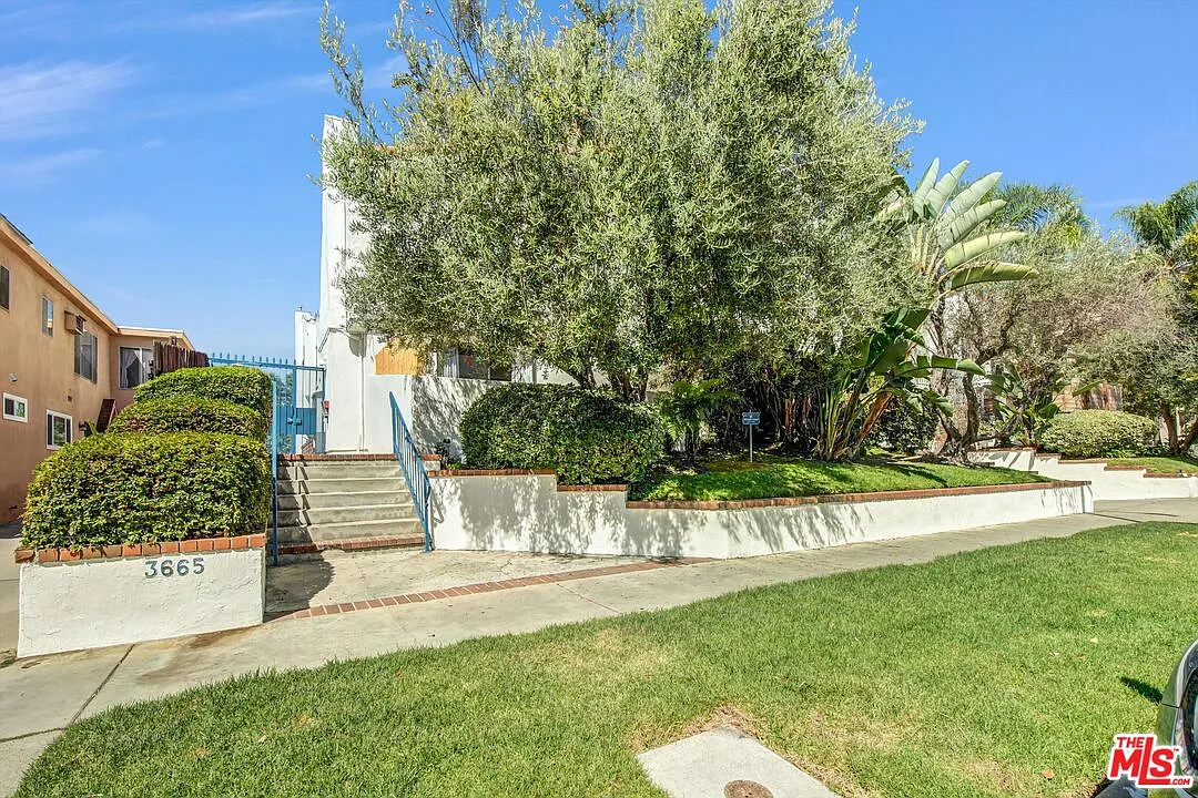 2 bed, 2.0 bath, 888 sqft, $3,200 — Photo 1
