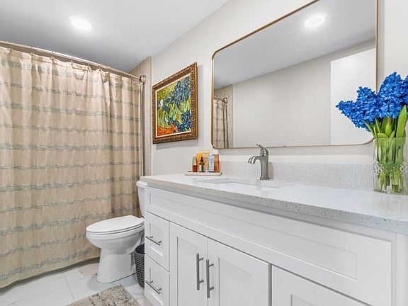 4th image of 2600 N Flagler Dr APT 102
