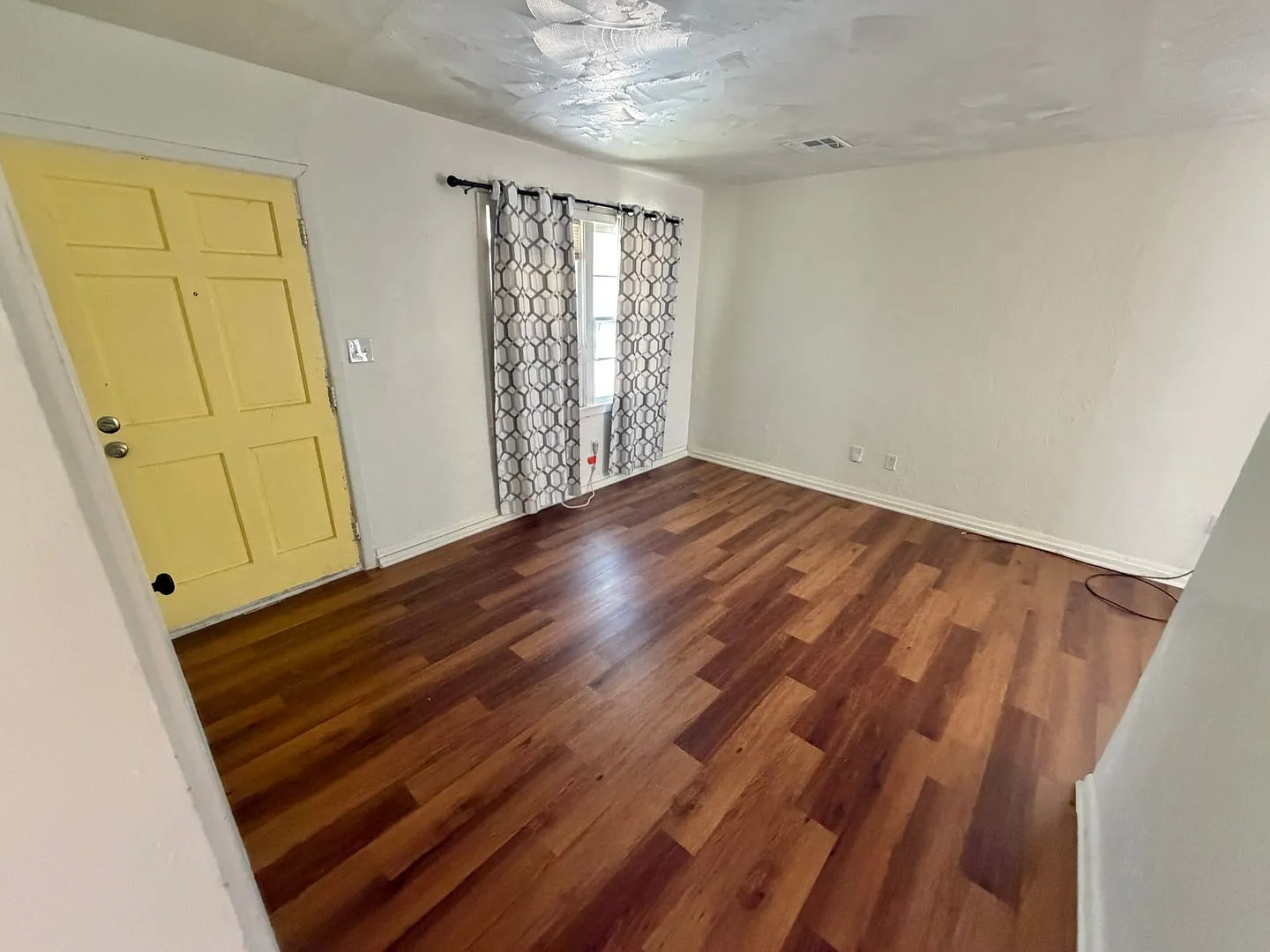 2 bed 1 bath cute home — Photo 2