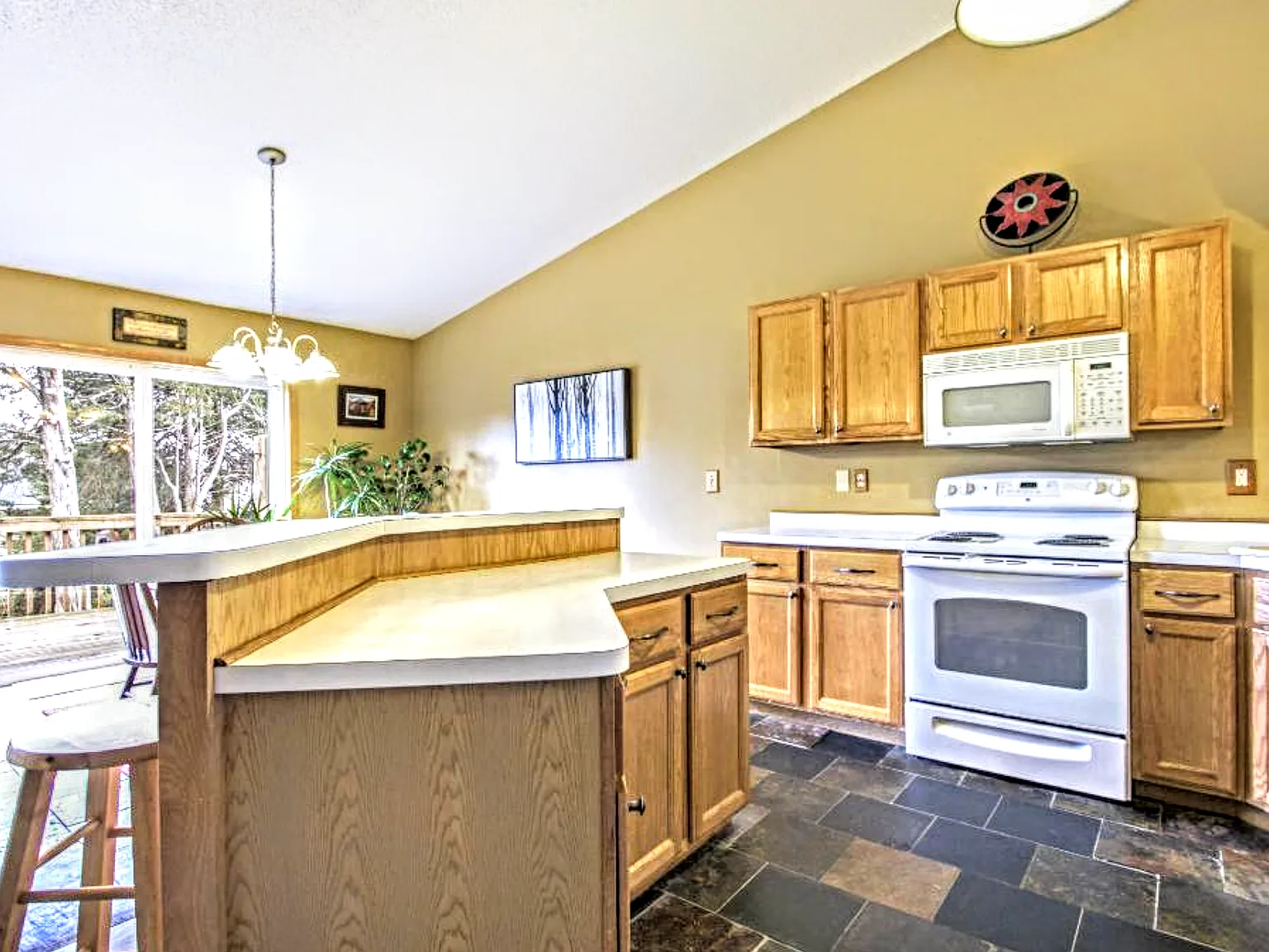4 bed, 1516 sqft, $2,100 — Photo 4